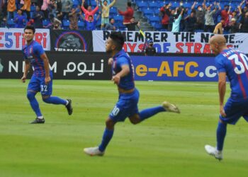 LEANDRO Velazquez meraikan jaringannya ketika membantu JDT menumpaskan Ulsan Hyundai dalam perlawanan Kumpulan I, Liga Juara-Juara Asia di Stadium Sultan Ibrahim, Iskandar Puteri hari ini. - UTUSAN/RAJA JAAFAR ALI