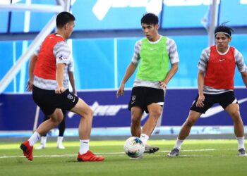 PEMAIN JDT menjalani latihan akhir di Johor kelmarin menjelang pertemuan menentang Melaka United malam ini. – IHSAN JOHOR SOUTHERN TIGERS