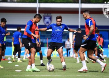 PEMAIN JDT melakukan persiapan akhir di Johor kelmarin sebelum bertandang ke Alor Setar untuk menentang Kedah dalam suku akhir pertama Piala Malaysia di Stadium Darul Aman, malam ini. – IHSAN JOHOR SOUTHER TIGERS