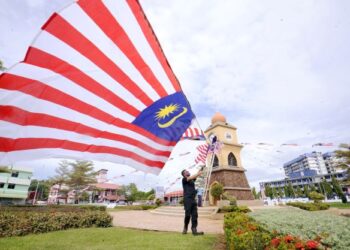 Jalur Gemilang sudah gah berkibar di puncak gunung tertinggi, angkasa lepas, malah di lautan dunia menjadi bukti rakyat Malaysia sudah meneroka pelosok dunia.