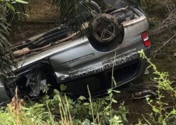 KEADAAN van jenazah dipandu mangsa yang terbabas lalu terjunam ke dalam gaung di Kilometer 16, Jalan Jemaluang-Mersing.