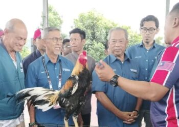 MUHYIDDIN Yassin menghadiri Program Santai Anak Muda Johor di Dewan Terbuka Taman Sri Penggaram, Batu Pahat.