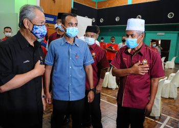 MUHYIDDIN Yassin hadir pada Majlis Perjumpaan bersama Kepimpinan Masyarakat Parlimen Pagoh, Kompleks Sukan Pagoh, Muar. -UT6USAN/RAJA JAAFAR ALI