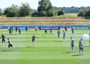 PEMAIN Jerman menjalani latihan di Herzogenaurach, Jerman semalam.