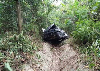 GAMBAR tular sebuah kereta yang dipercayai terlibat kemalangan pada Jun tahun lalu di Kilometer 122.4 Lebuhraya Utara Selatan arah utara berdekatan Yong Peng di Batu Pahat, Johor.