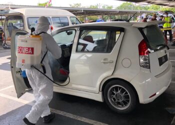 PIHAK berkuasa menjalankan proses sanitasi di lokasi kejadian seorang lelaki warga Indonesia ditemukan meninggal dunia di tempat meletak kenderaan di sebuah pasar raya di Taman Bendahara, Kuala Selangor, Selangor. 