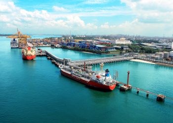 Johor Port memiliki kelebihan tersendiri iaitu kedudukan  strategik sebagai Hab Komoditi Serantau utama menghubungkan ASEAN dengan rantau Asia.