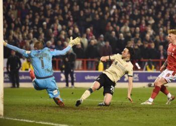 DIOGO Jota menjaringkan gol tunggal Liverpool ketika menumpaskan Nottingham Forest dalam suku akhir Piala FA di The City Ground, Nottingham hari ini. - AFP