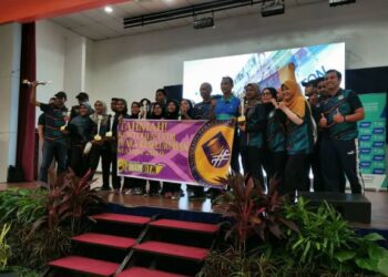 KontinJen UiTM meraikan kejayaan sebagai juara keseluruhan Majlis Sukan Universiti Malaysia (Masum) Tahun 2019. -UTUSAN/
ABDUL RAZAK IDRIS