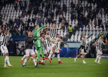 PEMAIN Juventus meraikan kemenangan ke atas Chelsea dalam aksi Liga Juara-Juara di Stadium Juventus, Turin hari ini. - AFP