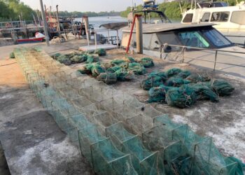 SEBAHAGIAN daripada bubu naga yang dirampas di perairan Tanjung Jaga, Yan, Kedah semalam.