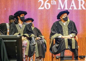 SYED Mokhtar Al-Bukhary hadir pada Konvokesyen Al-Bukhary International University di Alor Setar, Kedah, hari ini. - FOTO/SHAHIR NOORDIN