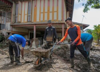 RAMAI aktivis masyarakat yang memperjuangkan pelbagai isu sosial turut melibatkan diri secara terus dalam program kesukarelaan. – GAMBAR HIASAN/SHAHIR NOORDIN