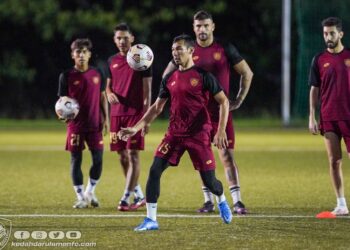 PEMAIN Kedah menjalani latihan akhir semalam dalam persiapan menghadai Sabah malam ini.