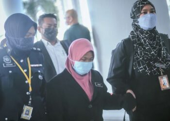 BELLA hadir di Mahkamah Sesyen Kuala Lumpur hari ini bagi sambung bicara kes Pengasas Rumah Bonda Siti Bainun Ahd Razali mengabaikan remaja Sindrom Down. - FOTO/MOHD. FIRDAUS MOHD. JOHARI