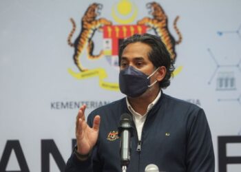 KHAIRY Jamaluddin ketika dalam sidang akhbar di Kementerian Kesihatan, Putrajaya. - FOTO/FAISOL MUSTAFA