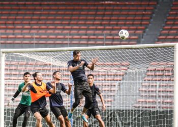 PEMAIN Kuala Lumpur City melakukan persiapan terbaik menjelang pertemuan menentang Selangor malam ini,