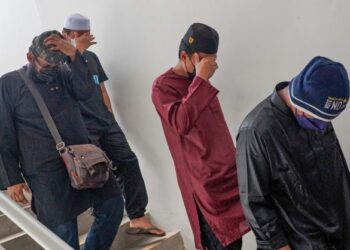 Pelajar tahfiz dihadapkan ke Mahkamah Majistret Jenayah, Kompleks Mahkamah Kajang atas tuduhan membuli pelajar junior di sini hari ini. UTUSAN/AMIR KHALID