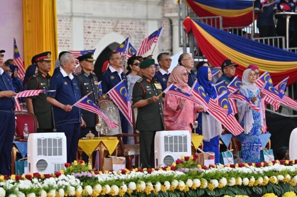 [BERGAMBAR] Sekitar Sambutan Hari Kebangsaan Ke-65 Di Dataran Merdeka ...