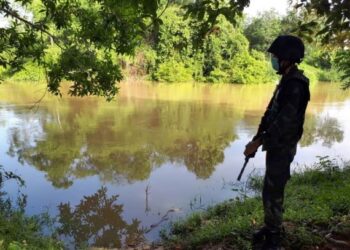 ANGGOTA PGA  mengawal ketat di tebing Sungai Golok, Kelantan bagi mengelakkan pelbagai jenayah termasuk kes-kes seludup.