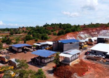 TAPAK projek tebatan banjir di Kampung Bukit Lata, Rantau Panjang kini lengang selepas batuan didakwa mengandungi emas rupa-rupanya hanya batu logam biasa. – FOTO/ZULHANIFA SIDEK