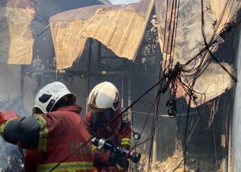 KEADAAN premis melombong kripto yang terbakar di Subang Jaya hari ini.