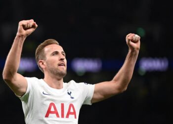 HARRY Kane membuktikan sentuhan penyudahnya masih berbisa untuk membantu Spurs menewaskan pendahulu EPL, Manchester City.-AFP