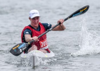 DAWID Mocke memenangi peringkat pertama kategori utama dalam kejohanan kanu antarabangsa, Pahang Ocean Paddle International Challenge 2022 di Pantai Hiburan, Rompin, Pahang.