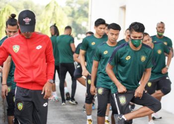 PEMAIN Kedah Darul Aman melakukan persiapan akhir sebelum berdepan JDT malam ini.