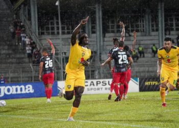 Ronald Ngah Wanja meraikan jaringannya ketika membantu Kedah menumpaskan Sarawak United 1-0 dalam aksi Liga Super di  Stadium Negeri, Kuching malam ini.