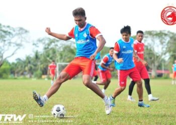 PEMAIN Kelantan FC menjalani latihan semalam menjelang pertemuan Liga Perdana menentang Sarawak United, Sabtu ini.