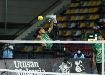 KELANTAN Warriors meraih kemenangan yang amat diperlukan selepas menumpaskan Johor Tigris dalam saingan Emas Anuar Liga Sepak Takraw di Stadium Indera Mulia, Ipoh hari ini. - IHSAN STL