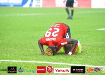 GASSAMA Alfusainiey meraikan jaringan pantasnya seawal 36 saat ketika membantu Kelantan United menumpaskan Perak II dalam aksi Liga Perdana di Stadium Sultan Muhammad IV, Kota Bharu hari ini. - IHSAN KELANTAN UNITED FC