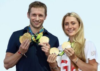 JASON dan Laura Kenny pasangan suami isteri pertama memenangi pingat emas Olimpik di Rio 2016.