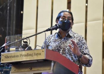 KHAIRY Jamaluddin pada sidang akhbar selepas melancarkan Persidangan Tahunan Dialisis, di Petaling Jaya, Selangor. - IHSAN/KKM