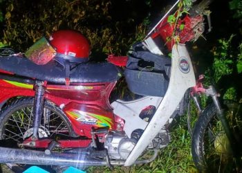 KEADAAN motosikal yang ditunggang seorang lelaki berusia 25 tahun selepas terlibat dalam kemalangan dengan seekor lembu di Pasir Gudang, Johor.