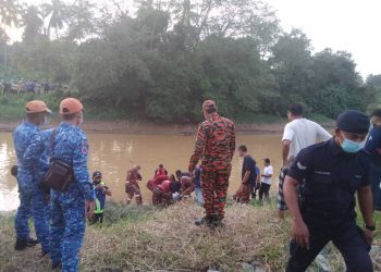 WAN Mohd. Azamuddin Wan Aznan ditemukan mati lemas di Sungai Perupok, Kota Bharu hari ini. - UTUSAN/ROHANA MOHD NAWI