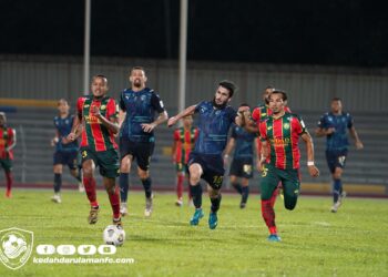 KEDAH Darul Aman (baju merah) dan Pulau Pinang terikat 1-1 dalam aksi Liga Super di Stadium Bandaraya Pulau Pinang.