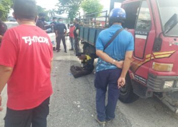 LELAKI yang melarikan sebuah lori satu tan yang diletakkan di parkir sebuah pasar raya di Bayan Baru, Pulau Pinang ditahan selepas dikejar kereta peronda polis sejauh tiga kilometer.