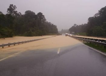 LALUAN KM198 Lebuh Raya Pantai Timur (LPT) antara persimpangan bertingkat Sri Jaya dan persimpangan Bertingkat Gambang dinaiki air sedalam kira-kira 0.6 meter.