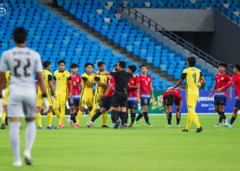 MALAYSIA tersingkir pada Kejohanan AFF B-23 di Kemboja selepas kalah 0-2 kepada Laos malam tadi.