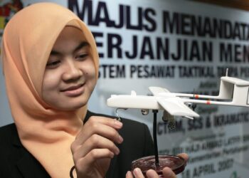 KERAJAAN perlu ada keazaman tinggi untuk membangunkan semua program UAV nasional yang kini semakin terkubur.