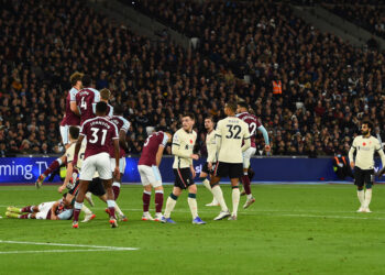 LIVERPOOL terus memberi tekanan kepada Manchester City selepas menundukkan Burnley 1-0.