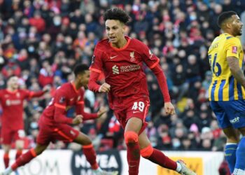 KAIDE Gordon meraikan jaringannya ketika membantu Liverpool menumpaskan Shrewsbury Town pada pusingan ketiga Piala FA di Liverpool semalam.