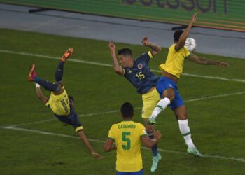 SEPAKAN akrobatik Luis Diaz membolehkan Colombia mendahului 1-0 di Stadium Nilton Santos, Rio de Janeiro,  hari ini.