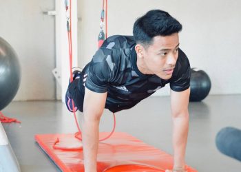 LUQMAN Hakim menjalani latihan di gimnasium.