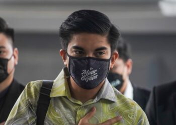 SYED Saddiq Syed Abdul Rahman hadir pada perbicaraan kes pecah amanah, menyalahgunakan harta dan pengubahan wang haram di Kompleks Mahkamah Kuala Lumpur hari ini. - UTUSAN/AMIR KHALID