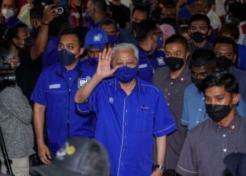 ISMAIL  Sabri Yaakob hadir di Dewan Perhubungan UMNO bagi menunggu keputusan penuh Pilihan Raya Negeri (PRN) Johor pada 12 Mac 2022. - UTUSAN/FARIZ RUSADIO 