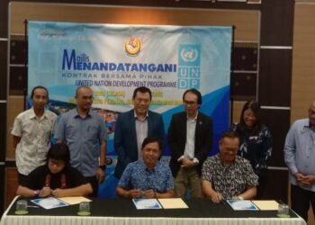 Majlis Menandatangani Kontrak Bersama UNDP di Bangunan MPM di Seri Manjung, Lumut semalam. - UTUSAN