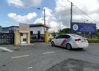 PASAR Besar MBMB di Bachang, Melaka ditutup selama tiga hari  bagi menjalankan kerja-kerja sanitasi. - UTUSAN/DIYANATUL ATIQAH ZAKARYA 